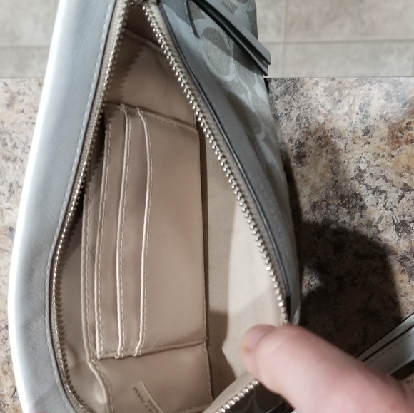 Coach wristlet - Picture 4 of 4